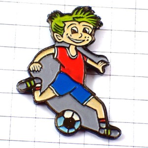 ピンバッジ・サッカー少年キック球ボール