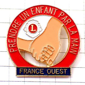 ピンバッジ・こどもの手を取るライオンズクラブＬ LIONS-CLUB FRANCE