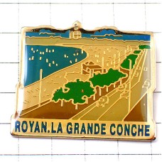 ピンバッジ・ビーチ海岸線の風景 ROYAN