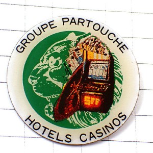 ピンバッジ・賭け事カジノ賭博グリーン緑色のライオンの横顔 PARTOUCHE CASINOS