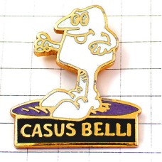 ピンバッジ・白い人の大きな靴 CASUS-BELLI