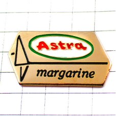 ピンバッジ・マーガリンのひとかたまり金色 ASTRA MARGARINE