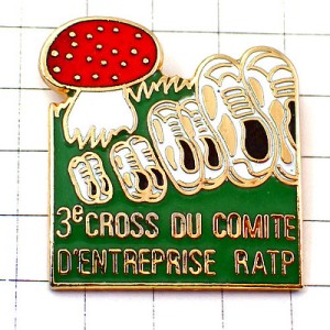 ピンバッジ・赤いきのこキノコ茸とランニング靴 CROSS RATP PARIS