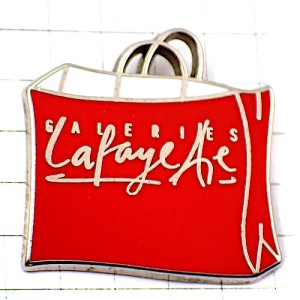 ピンバッジ・ギャラリーラファイエット赤のバッグ紙袋 GALERIES-LAFAYETTE PARIS