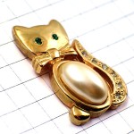 ピンバッジ・金色のネコ猫ラインストーン緑ゴールド