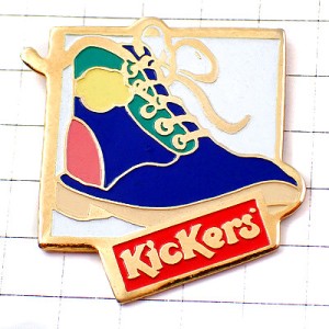 ピンバッジ・キッカーズ革靴ショートブーツ片方 KICKERS