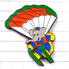 ピンバッジ・ぞうのババールのスキー象パラシュート絵本 BABAR