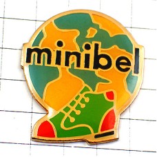 ピンバッジ・革靴の片方と地球ミニベル CHAUSSURES MINIBEL FRANCE