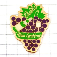 ピンバッジ・シャブリ白ワイン瓶グラスぶどうの房や葉っぱ葡萄酒 CHABLIS ALAIN-GEOFFROY GRAPE FRANCE