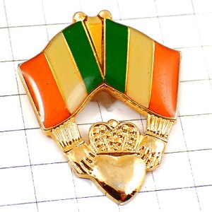 ピンバッジ・アイルランドの国旗ハート型と両手ゴールド金色 FLAG HEART IRELAND