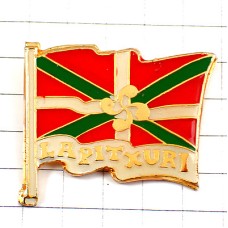 ピンバッジ・バスク地方の旗ラウブル象徴 BASQUE FLAG TRISKEL LAPITXURI