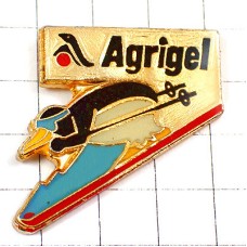 ピンバッジ・スキーするペンギン青いゴーグル眼鏡オリンピック冬季五輪 ALBERTVILLE-1992 SAVOIE FRANCE AGRIGEL SKIING