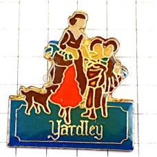 ピンバッジ・お母さんと子供達と犬ヤードレーオブロンドン香水パルファン YARDLEY YARDLEY-OF-LONDON