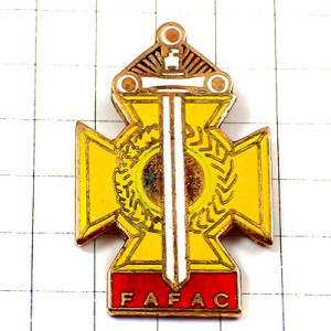 ピンバッジ・白い剣と黄色い十字ミリタリーフランス軍 FAFAC FRANCE