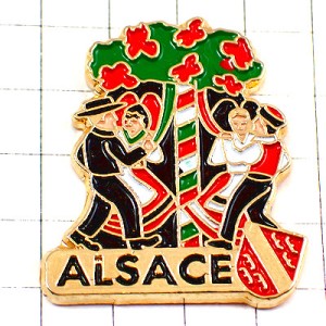 ピンバッジ・アルザス地方ダンス民族衣装で踊り民族舞踊と紋章 ALSACE