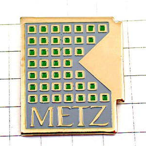 ピンバッジ・メッツ緑の四角の幾何学模様 METZ FRANCE