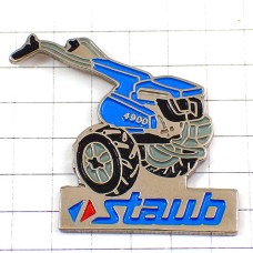 ピンバッジ・青いトラクター農作業の車 STAUB