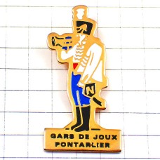 ピンバッジ・ナポレオンの兵士トランペット音楽楽器 NAPOLEON GARDE PONTARLIER FRANCE