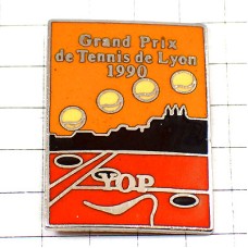 ピンバッジ・テニスボールとコート球 GRAND-PRIX-DE-TENNIS-DE-LYON FRANCE