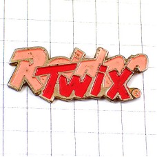 お買得ピンバッジ・ピンクの文字チョコレート TWIX RAIDER