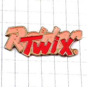 お買得ピンバッジ・ピンクの文字チョコレート TWIX RAIDER