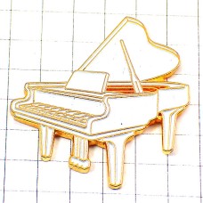 ピンバッジ・白いグランドピアノ音楽ミュージック楽器 WHITE PIANO