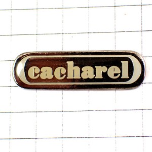 ピンバッジ・キャシャレル服ブランド白ロゴ CACHAREL FRANCE