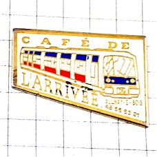 ピンバッジ・ＲＥＲパリの鉄道車両カフェ CAFE-DE-L-ARRIVEE RER-PARIS FRANCE