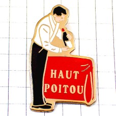 ピンバッジ・ワイン葡萄酒のソムリエ瓶を持つ SOMMELIER HAUT-POITOU FRANCE