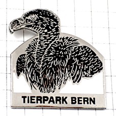 ピンバッジ・スイスのベルン動物園まがったクチバシの鳥エジプトハゲワシ TIERPARK ZOO BERN SWISS GANSEGEIER