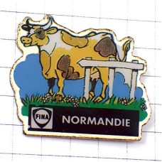 ピンバッジ・ノルマンディー地方の牛と柵 NORMANDIE COW FRANCE