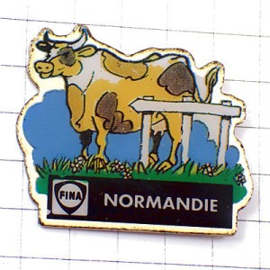 ピンバッジ・ノルマンディー地方の牛と柵 NORMANDIE COW FRANCE