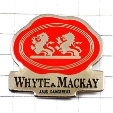 ピンバッジ・ホワイトアンドマッカイ酒スコッチウイスキー瓶ライオン２頭 WHYTE&MACKAY WHISKY SCOTLAND