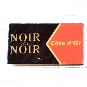 ピンバッジ・ブラックチョコ赤黒コートドールお菓子 CHOCOLAT COTE-D-OR NOIR