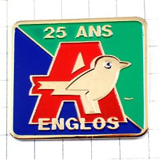 ピンバッジ・アルファベット赤いＡと鳥オーシャン店25周年 AUCHAN FRANCE