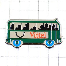 ピンバッジ・緑のバス車ヴィッテル水ミネラルウォーター VITTEL BUS FRANCE