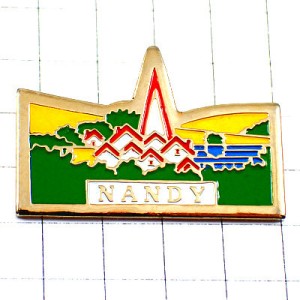 ピンバッジ・赤い屋根の村の風景 NANDY FRANCE