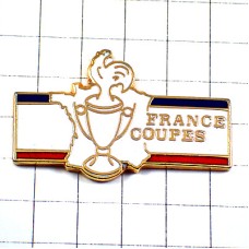 ピンバッジ・鶏ニワトリ優勝杯フランス地図トリコロール青白赤 FRANCE COUPES CUP