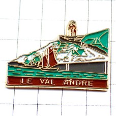 ピンバッジ・帆船ボートと海辺ブルターニュ地方 LE-VAL-ANDRE FRANCE