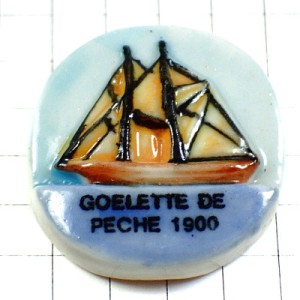 ピンバッジ・１８世紀の帆船ボート陶器製 GOELETTE FRANCE