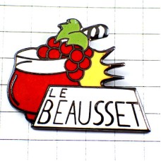 ピンバッジ・ワインのブドウ葡萄酒グラス ぶどうの房LE-BEAUSSET BANDOL FRANCE