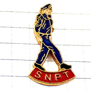 ピンバッジ・歩きまわる警察官ポリス制服 SNPT POLICEMAN FRANCE