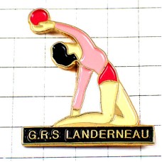 ピンバッジ・新体操ピンク色のレオタード女の子ボール競技 GRS LANDERNEAU FRANCE