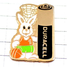 ピンバッジ・バスケ選手のウサギぬいぐるみ乾電池デュラセル DURACELL