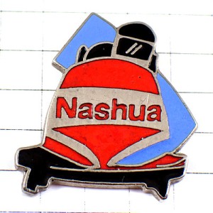 ピンバッジ・ナシュア乗り物スノーモービル雪山ボブスレー NASHUA NASHUATEC RICOH JAPAN