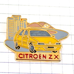 ピンバッジ・シトロエンＺＸ黄色い車と町の風景 CITROEN-ZX FRANCE