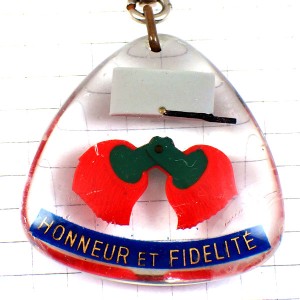 キーホルダー・ミリタリー外人部隊の帽子と襟ブルボン社製 LEGION LEGION-ETRANGERE KEPI HONNEUR FIDELITE FRANCE