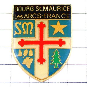 ピンバッジ・赤い十字や星やモミの木の紋章ブール＝サン＝モーリス BOURG-SAINT-MAURICE CROIX FRANCE