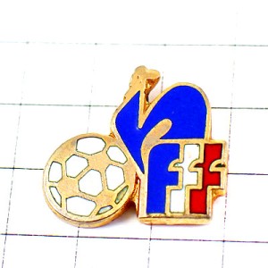 ピンバッジ・フランスサッカー協会Ｆニワトリ雄鶏ボール球ゴールド金色 FFF FEDERATION-FRANCAISE-DE-FOOTBALL