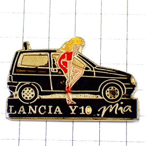 ピンバッジ・ランチアＹ10黒い車セクシー赤いドレスの美女 LANCIA-Y10 LANCIA ITALIA ITALY